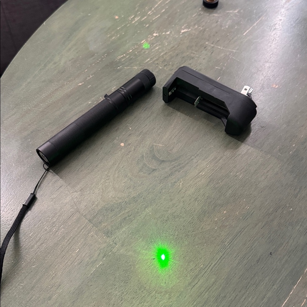 Green Laser Pointer, 2 for 1!!! - Picture 3 of 8
